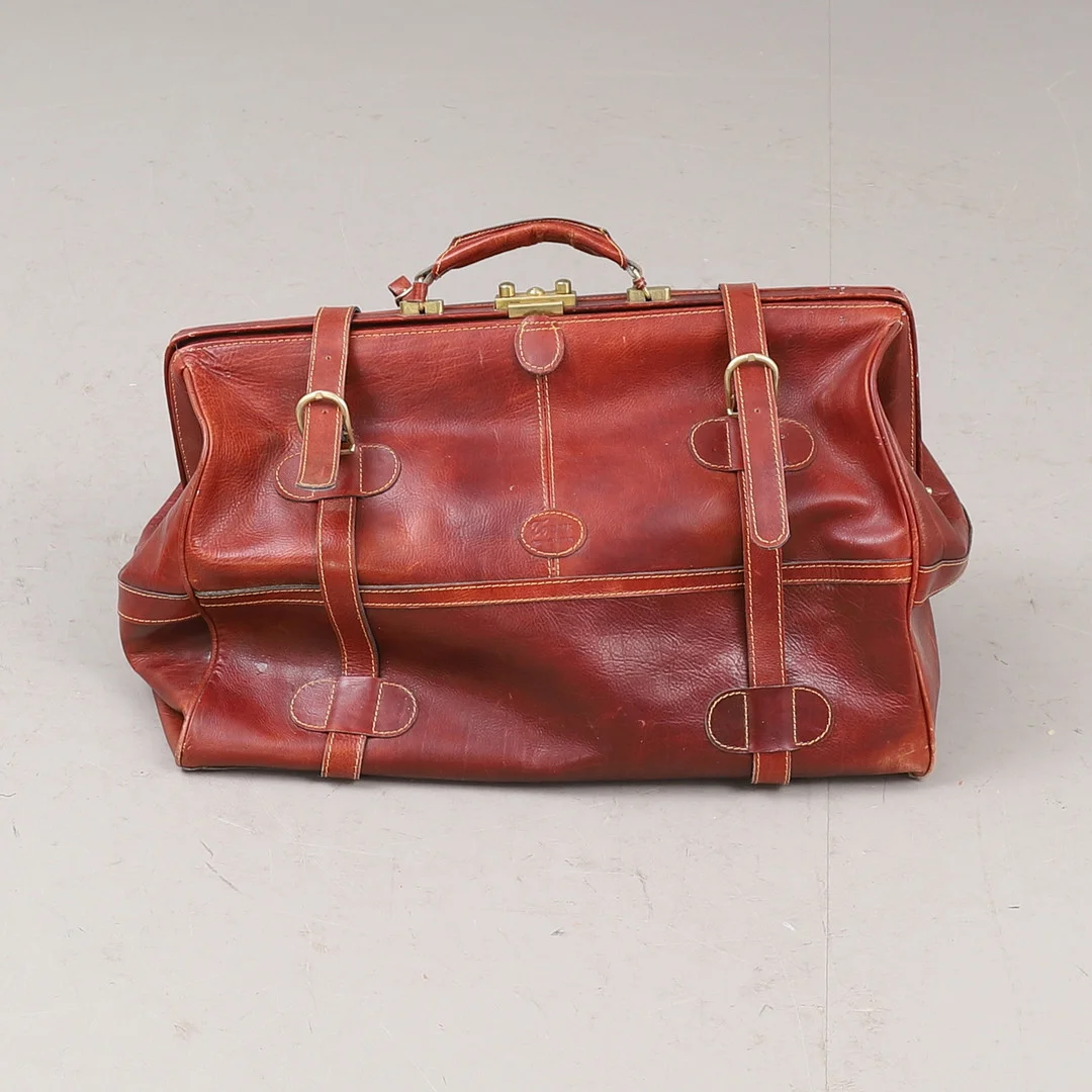 WEEKENDBAG, läder, nutida. — Vintage & Designer Fashion — RA Auktionsverket Norrköping