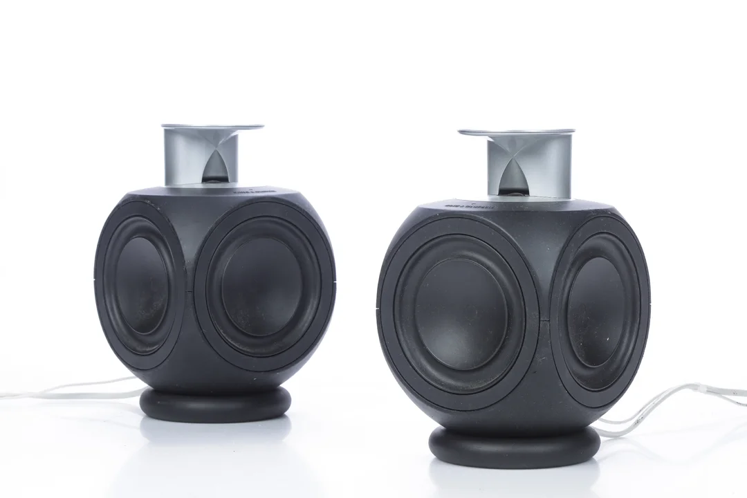 Bang & Olufsen. A pair of Beolab 3 speakers (2) — Electronics/Speakers, surround sound — Lauritz
