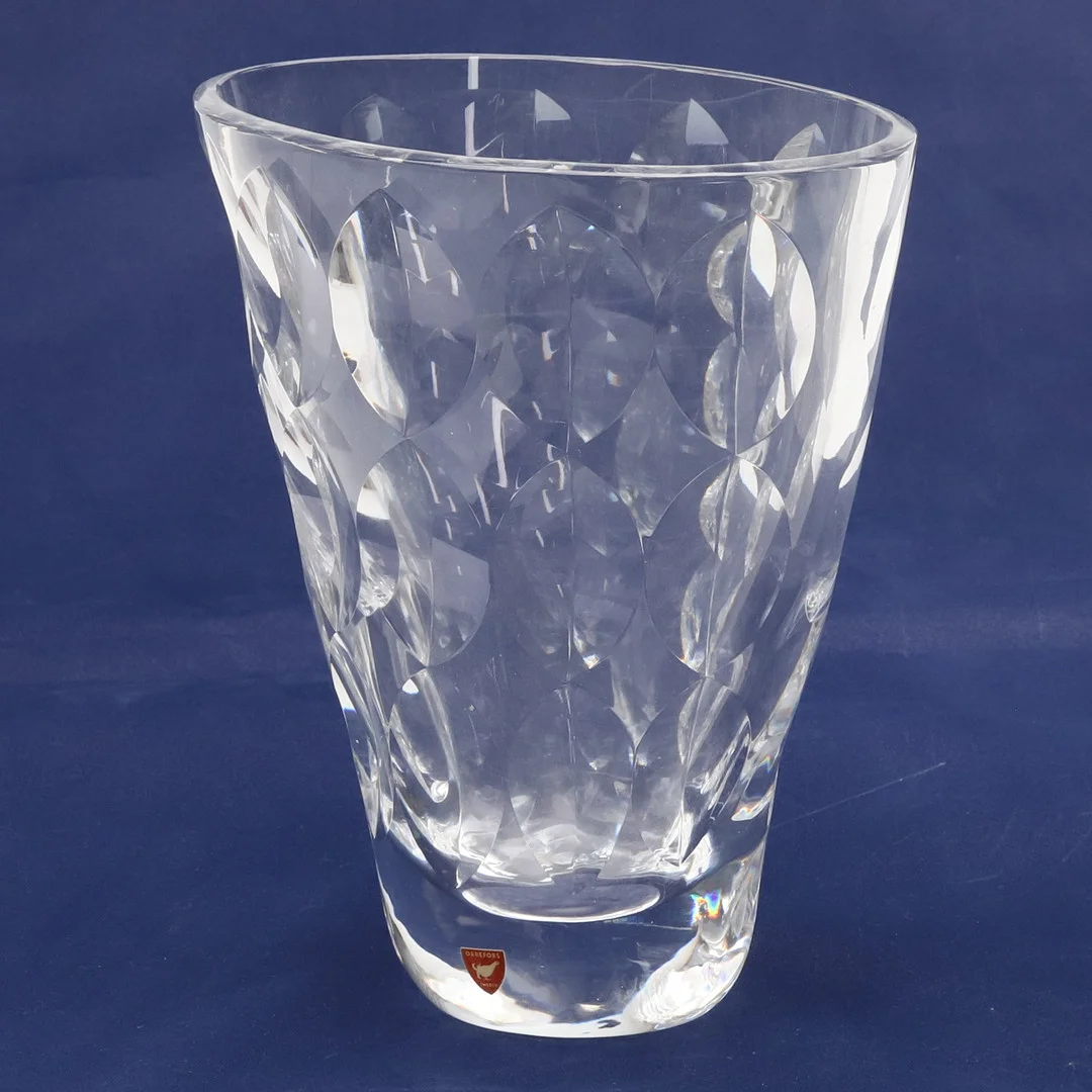 INGEBORG LUNDIN. KRISTALLVAS, Orrefors, mod. D3935, signerad. — Art glass — Örebro Stadsauktioner