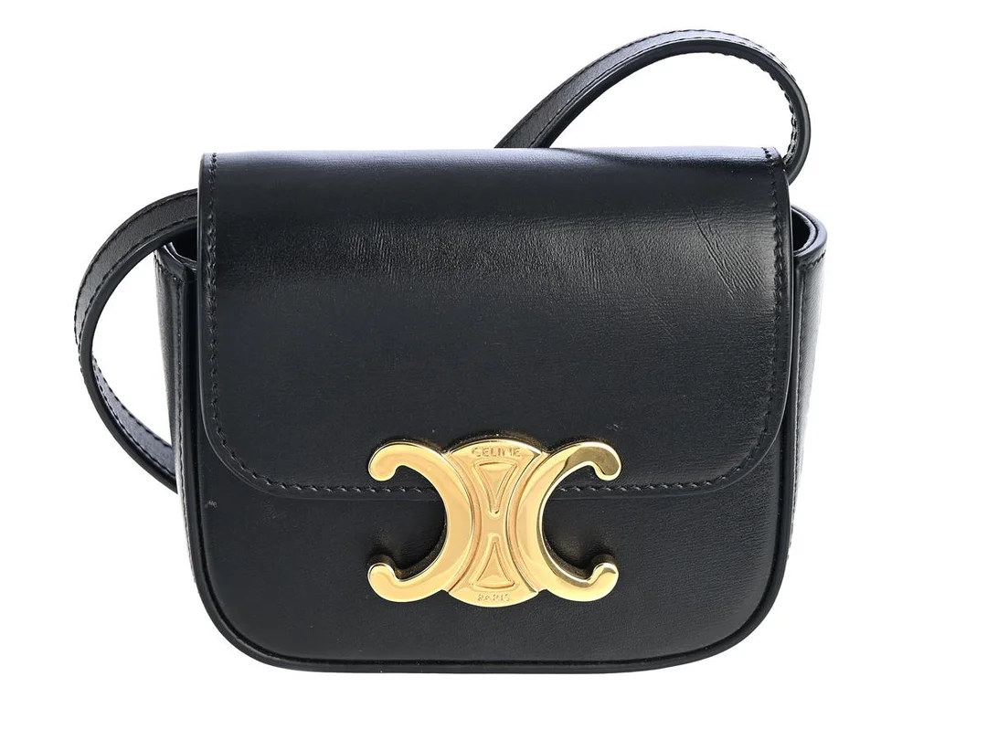 CELINE, VÄSKA, Mini Triomphe, svart kalvskinn, guldfärgade beslag, 11,5x8x4 cm, avtagbar axelrem, tag, dustbag, originalkartong. Good Condition. — Accessoarer/Väskor — Kaplans