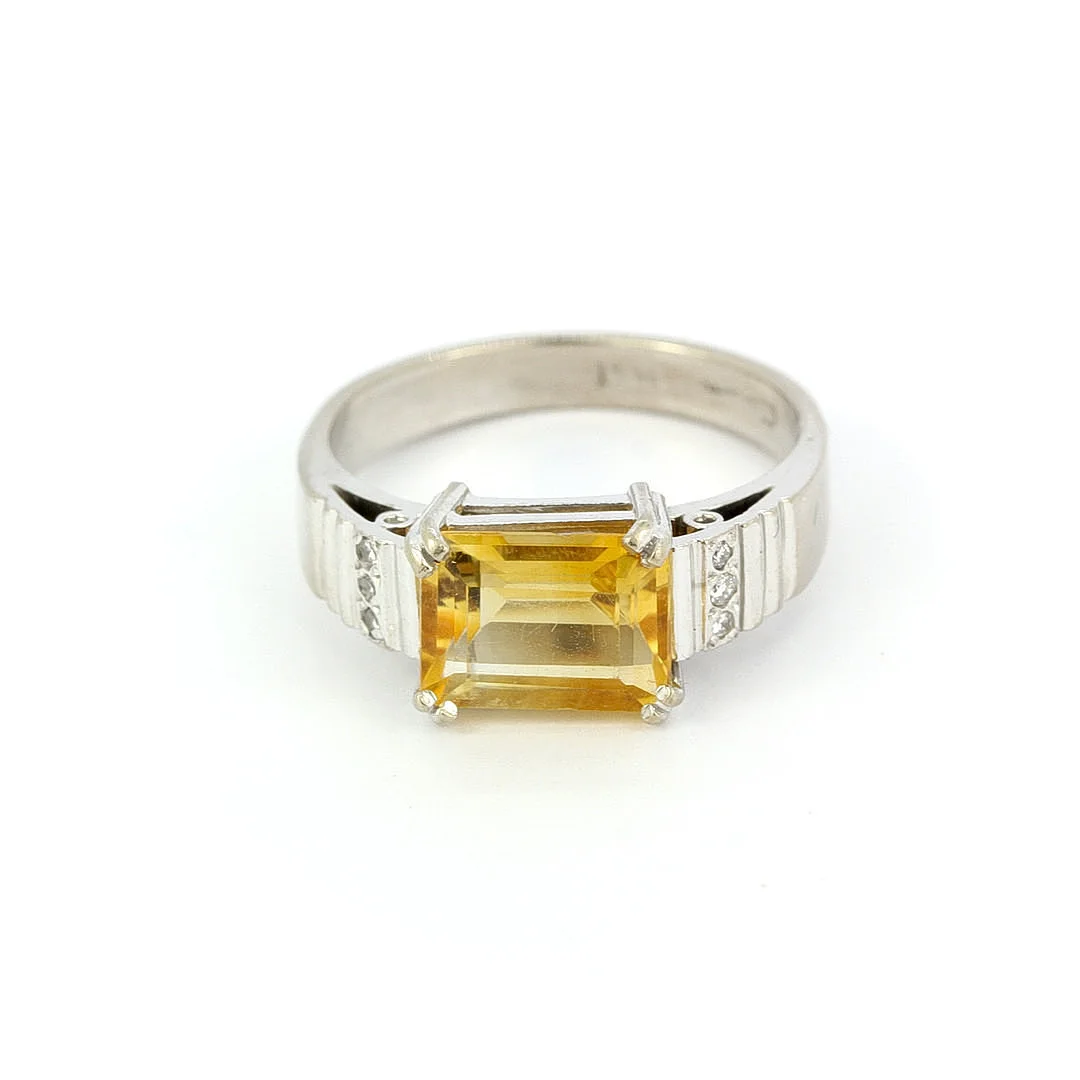 18CT GOLD CITRINE & DIAMOND RING. — Rings — Chalkwell Auctions
