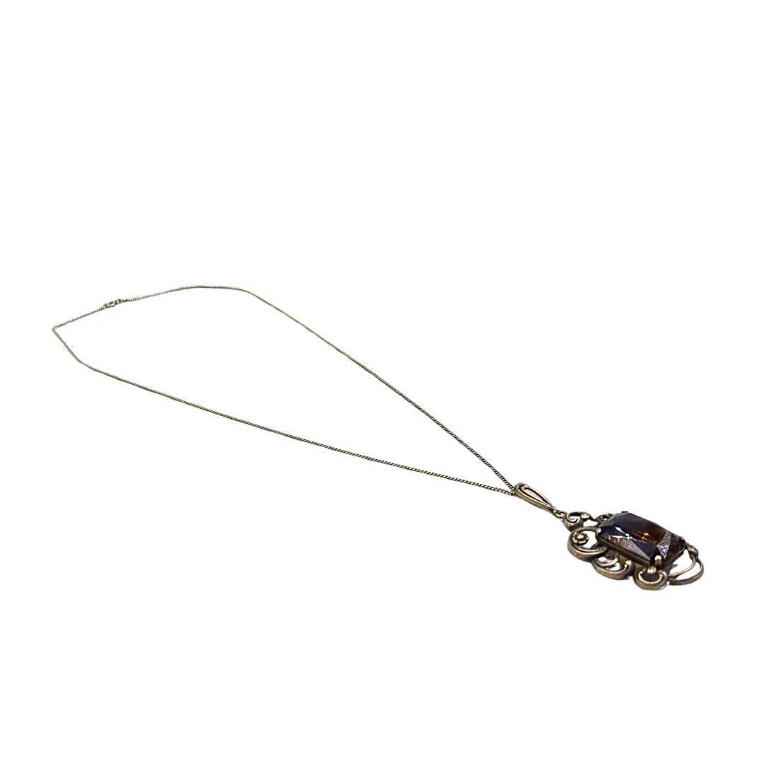 KETTE MIT FACETTIERTEM RAUCHQUARZ-ANHÄNGER AUS 830ER SILBER. — Necklace — Auktionshaus Stuber's Hammerschlag