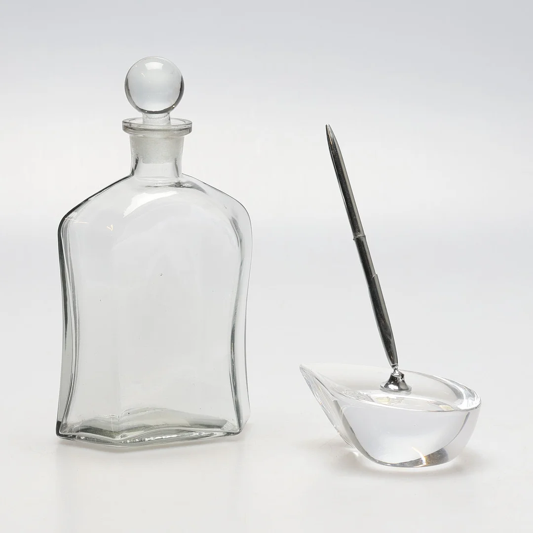 KARAFF och PENNSTÄLL, glas/metall, bl.a. Orrefors. — Other — Gomér & Andersson Jönköping