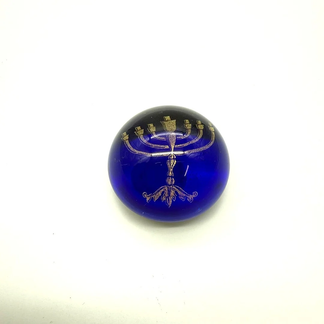 MURANO BRIEFBESCHWERER GLAS KERZENLEUCHTER MENORA BLAU. — Art glass — Kunst- und Auktionshaus Kleinhenz