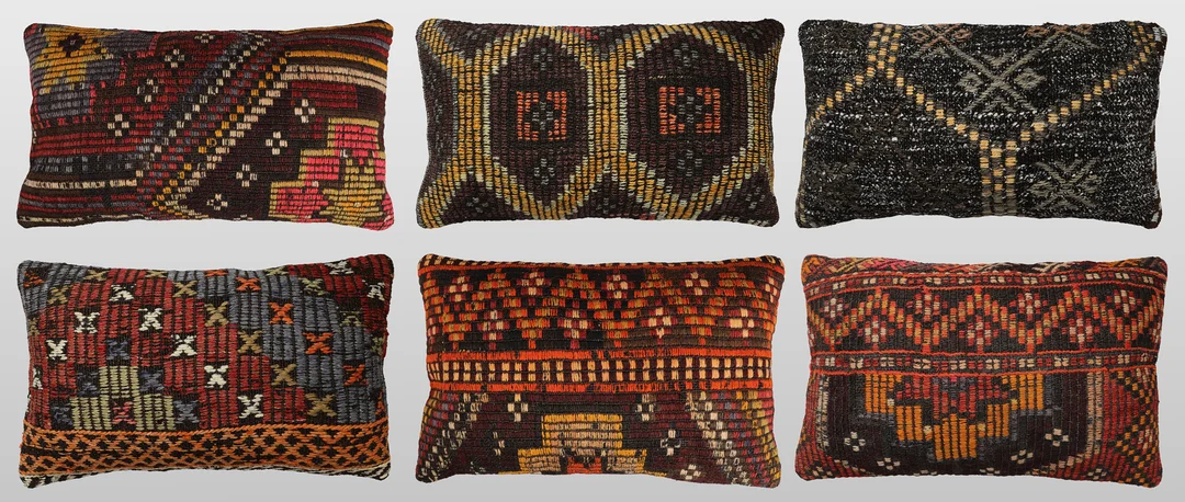 KUDDFODRAL. Parti kuddfodral 6st, anatoliska Kelim fragment, 50 x 30 cm. — Oriental Carpets & Textiles — Gomér & Andersson Jönköping