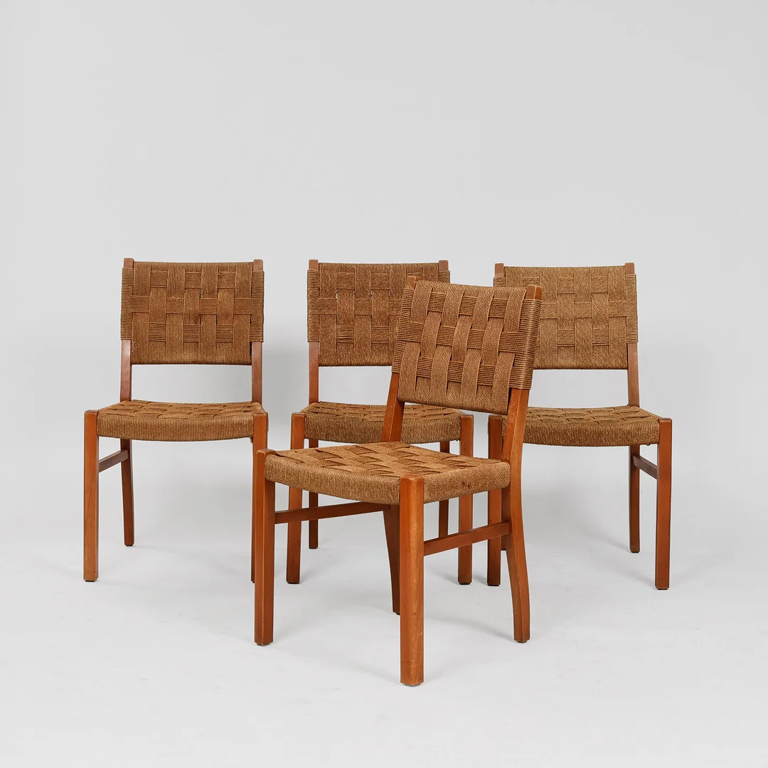 Sæt på fire stole med stel af bøg, sæde og ryg af flettet papirgarn, Skandinavien, ca. 1940'erne, (4). — Armchairs & Chairs — Palsgaard Kunstauktioner