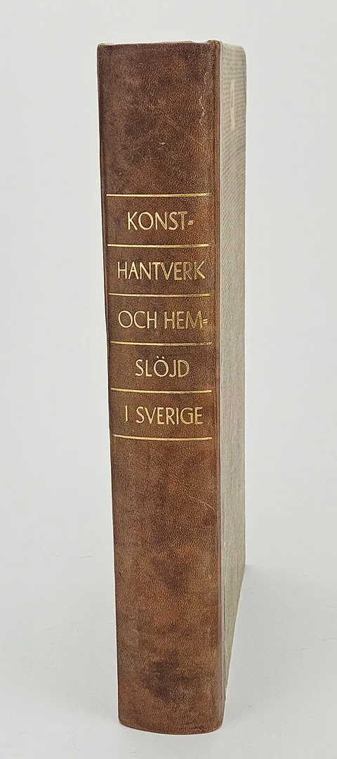BOK, Konsthantverk och hemslöjd i Sverige 1930-1940, Almqvist & Wiksells Boktryckeri AB, Uppsala 1941. — Books — Auktionshuset Thörner & Ek