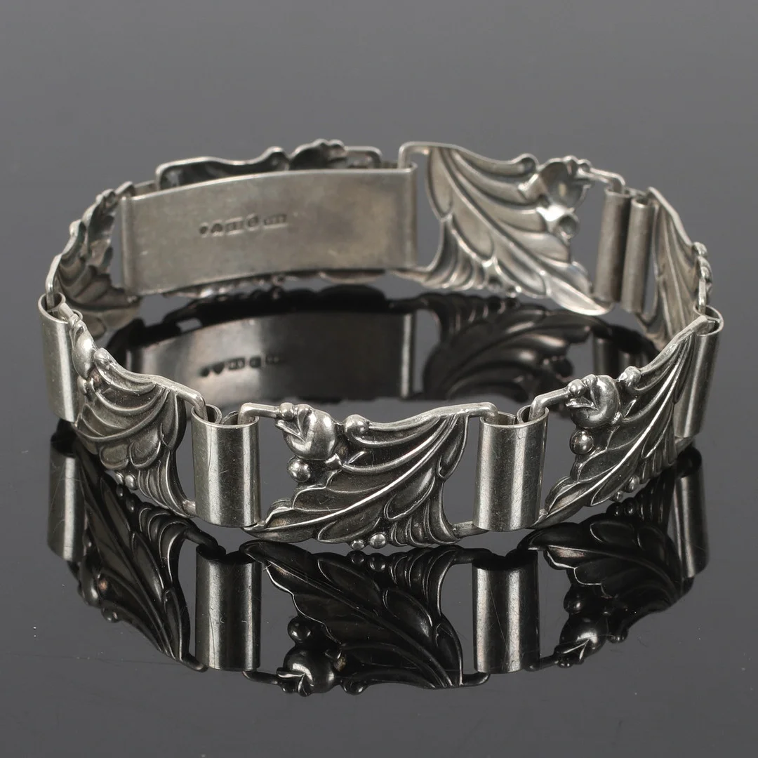 (2610-207) ARMBAND, silver, bladdekor, Asa-Silver H Olsson, Falkenberg. 1950. — Bracelets — Stadsauktion Sundsvall