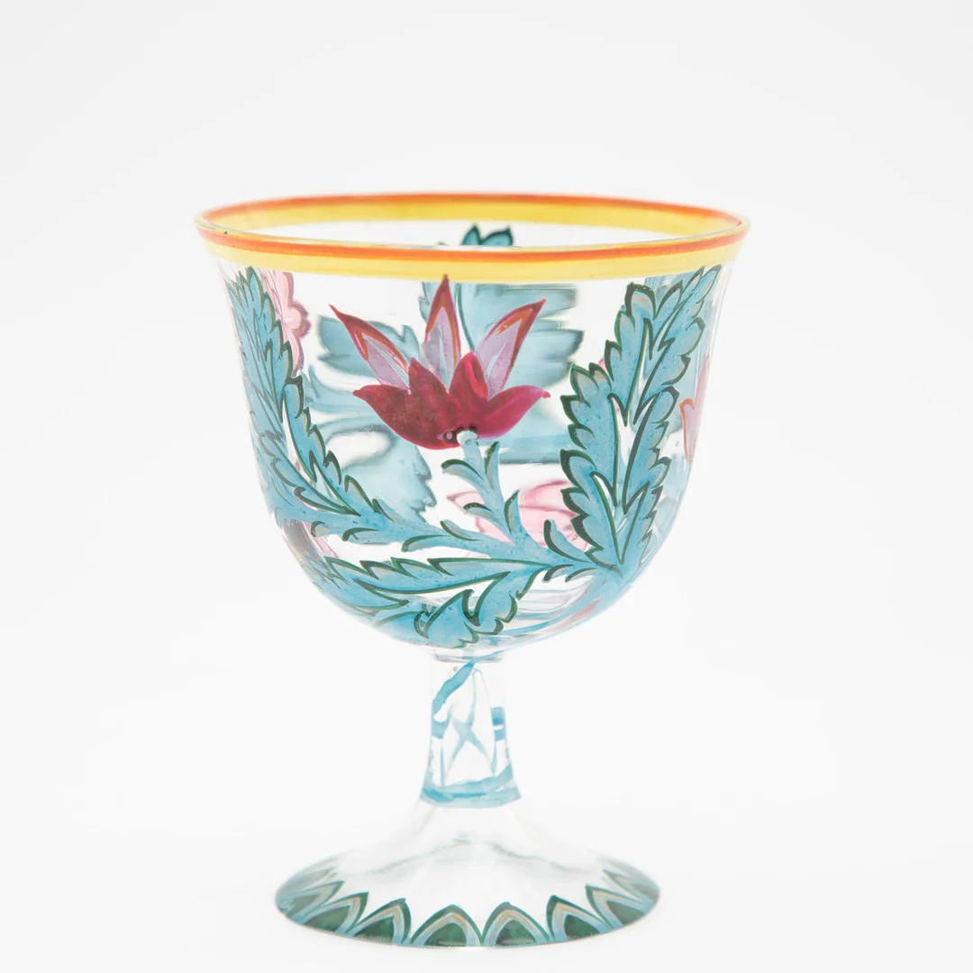 WIENER WERKSTÄTTE. Kleines Fußglas mit farbiger Kaltbemalung, wohl Mathilde Flögl, Wiener Werkstätte 1920er Jahre. — Art glass — Stockholms Auktionsverk Hamburg