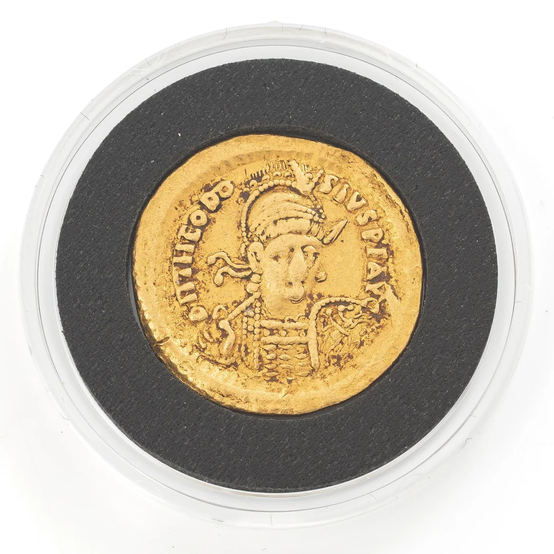 Guldmynt, Bysantinska riket, Theodosius II, 1 Solidus, omkring 430. — Militaria/Mynt — Bukowskis