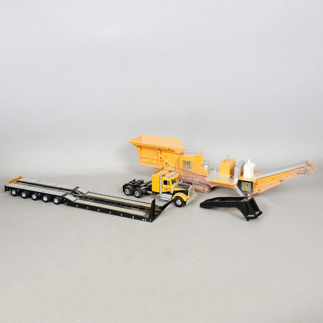 A CORGI DIE CAST REPLICA HEAVY HAULERS. — Model cars — Bishop & Miller