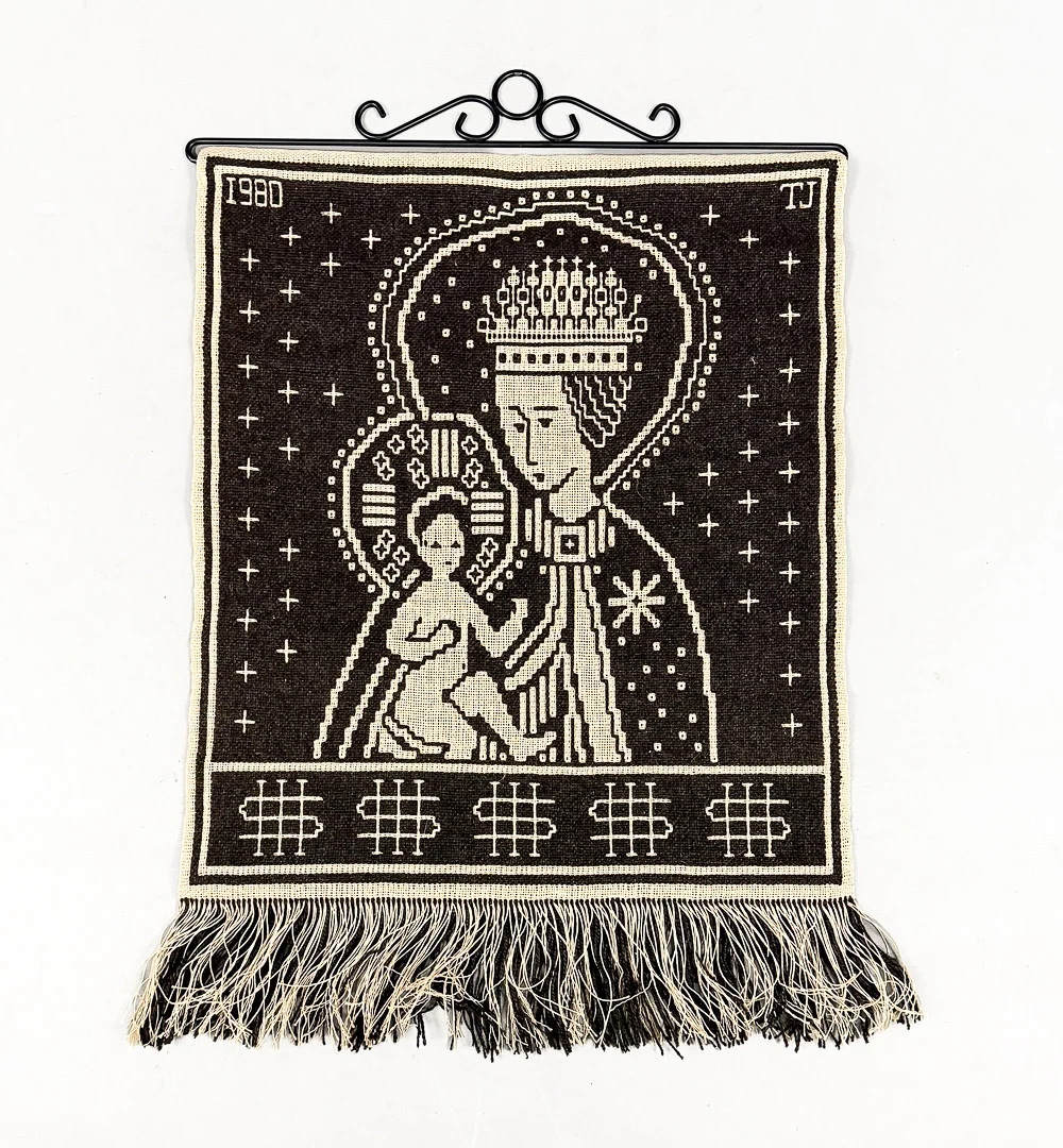 TORA JOHANSSON. VÄVNAD, "Maria & Jesusbarnet", signerad T J, daterad-1980. — Textiles — Auktionshuset STO Bohuslän