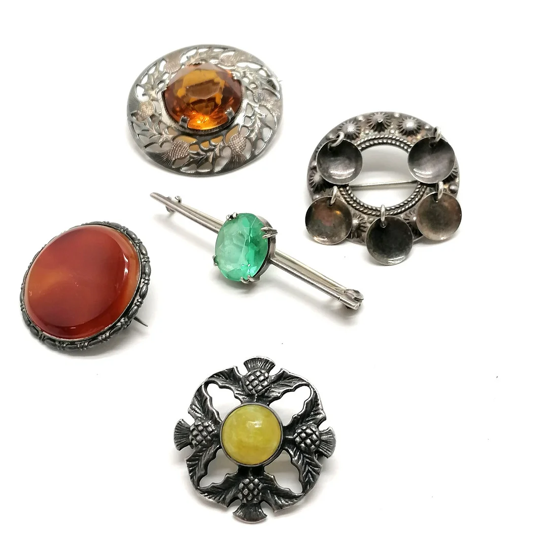 5 x SILVER BROOCHES INC 830 SOLJE, BAR. — Brooches & Pendants — Acreman St Auctioneers & Valuers