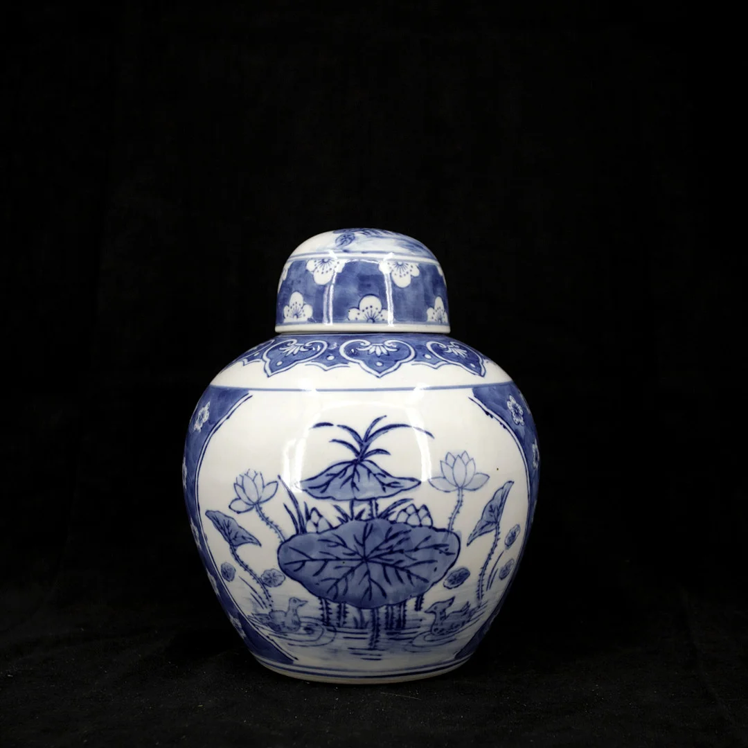 LOCKURNA, ovoid form, dekor i underglasyrblått, porslin, Kina 1900-tal. — Oriental — Höganäs Auktionsverk