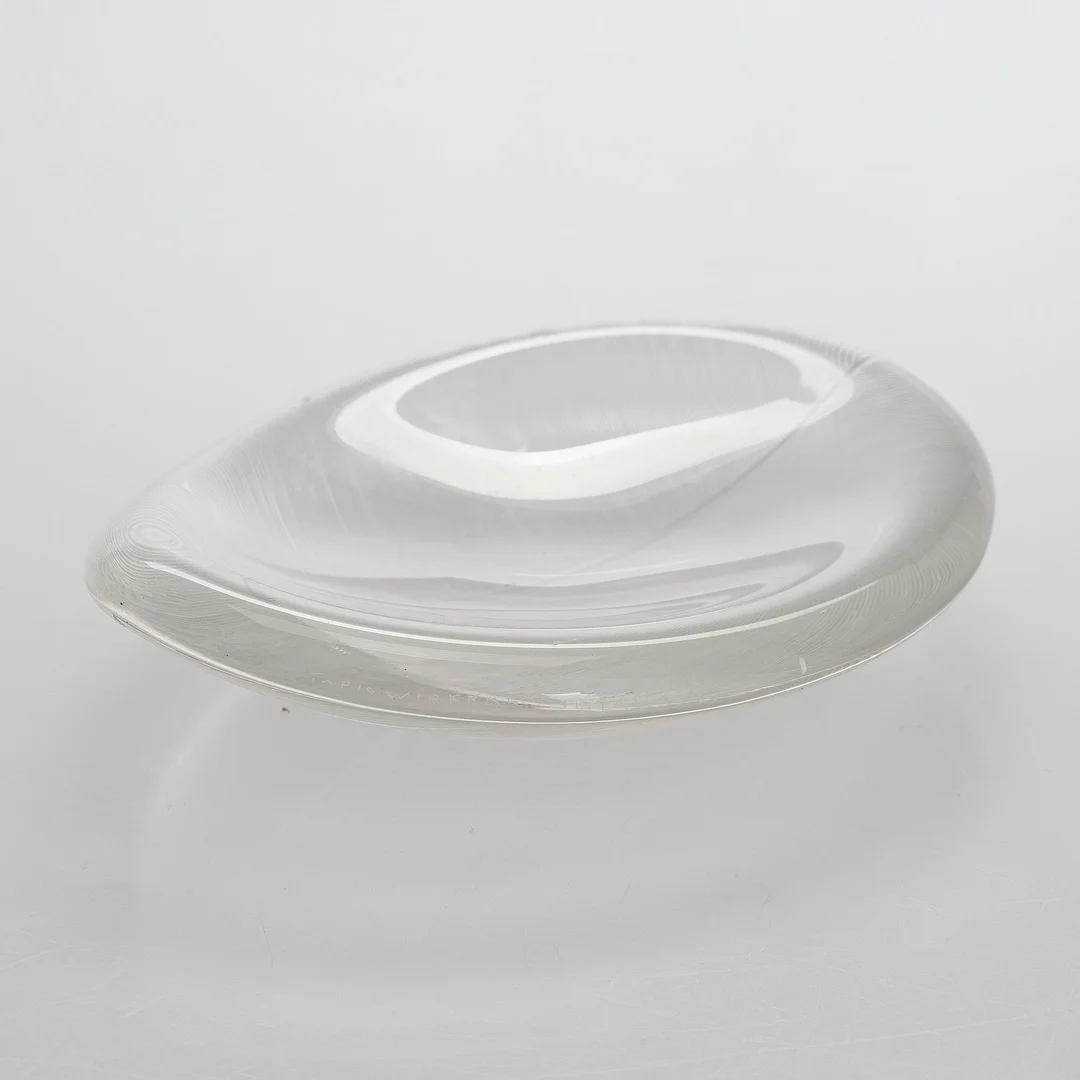 Tapio Wirkkala, skål, "Lehti" (Blad), signerad Tapio Wirkkala Iittala -57. — Design/Glas — Bukowskis