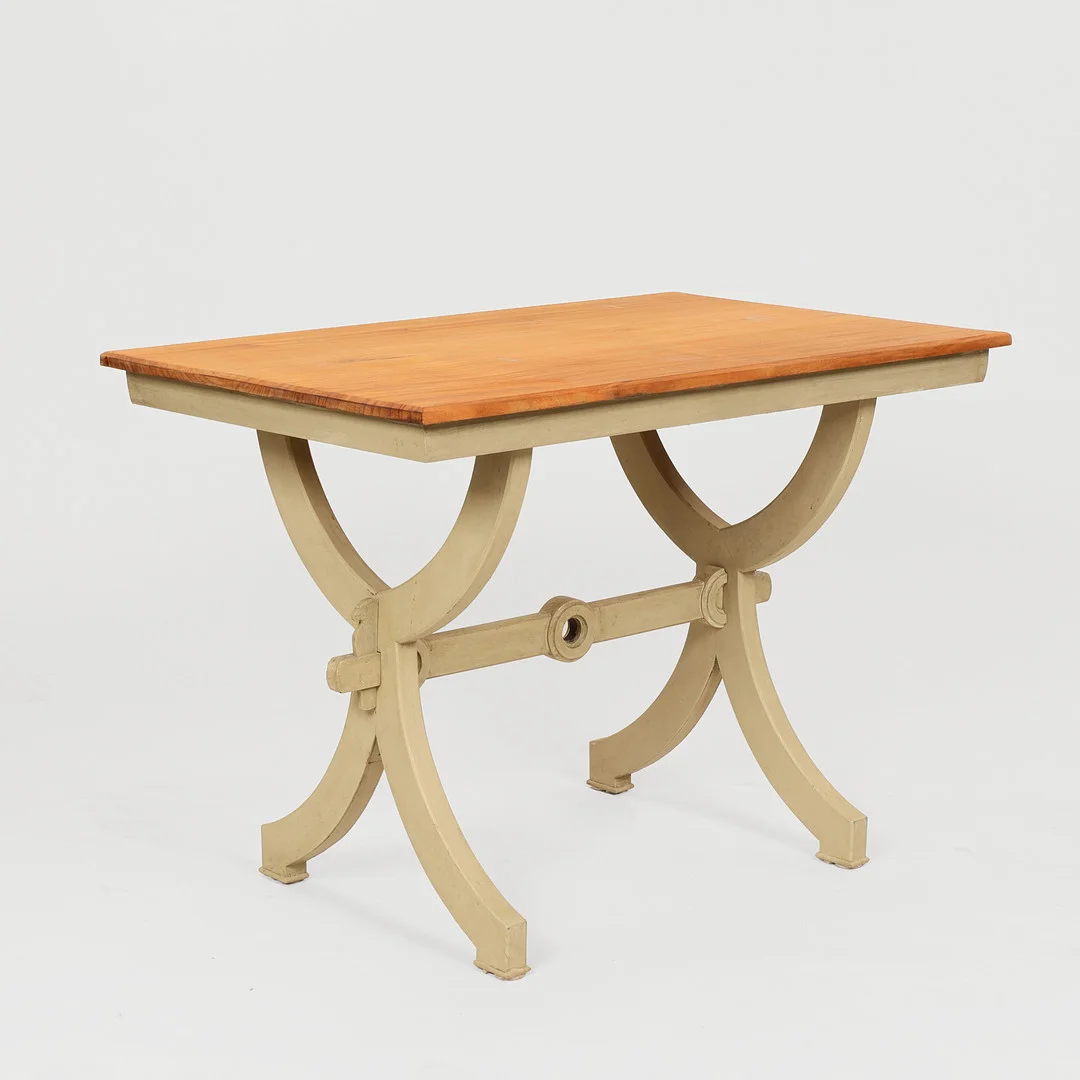 Rektangulært bord med massiv plade af teak. — Tables — Palsgaard Kunstauktioner