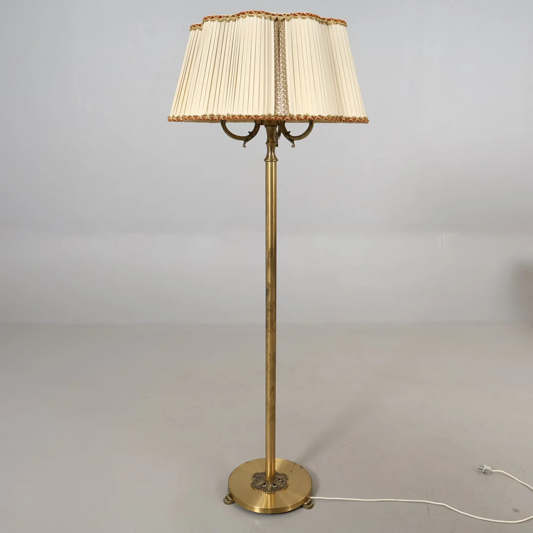 GOLVLAMPA metall 1900-tal. — Floor lights — Höörs Auktionshall
