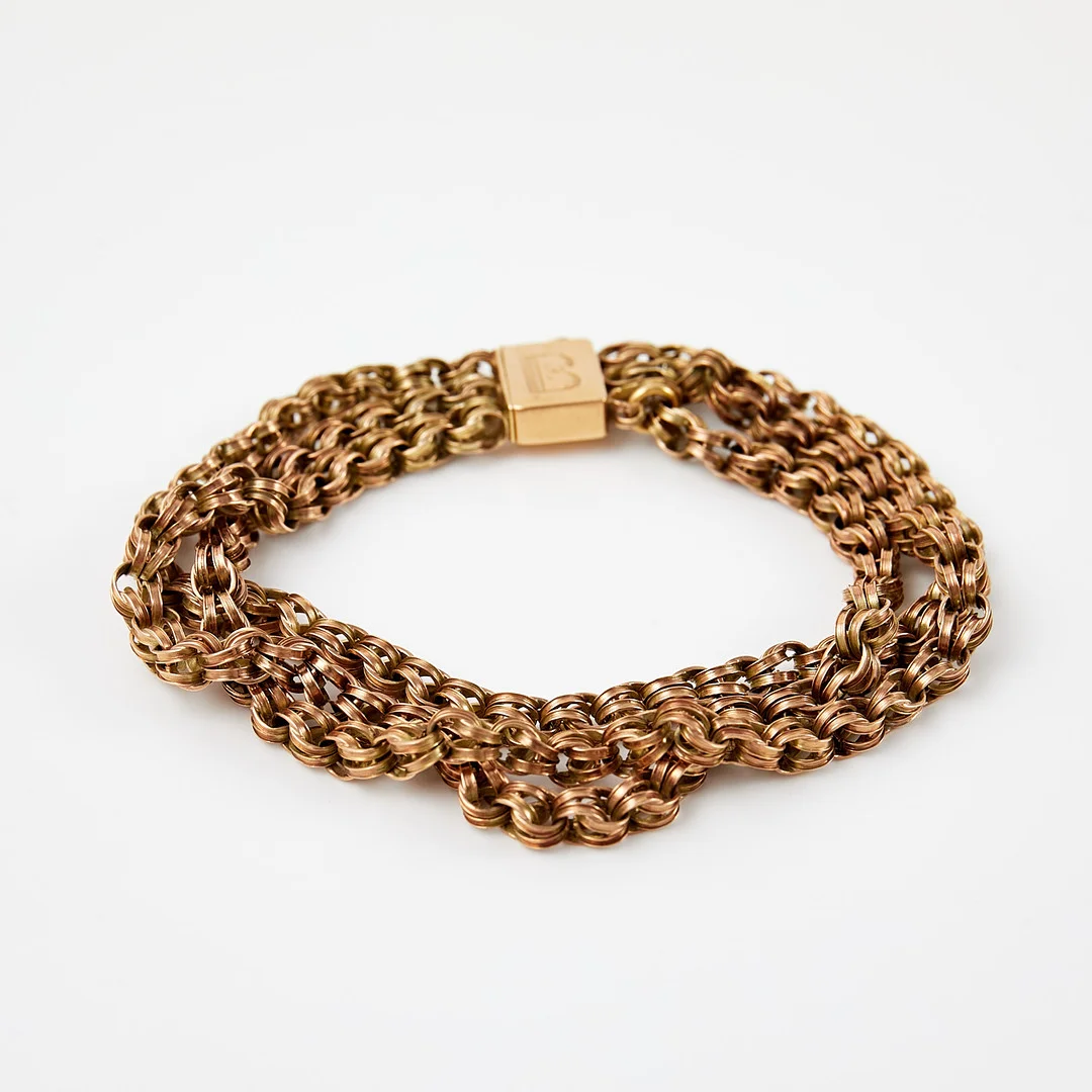 ARMBAND. Kedja 14 k guld, 3-radig, fantasilänk, lås i 9 k guld, utländska stämplar. — Bracelets — Stockholms Auktionsverk Sickla