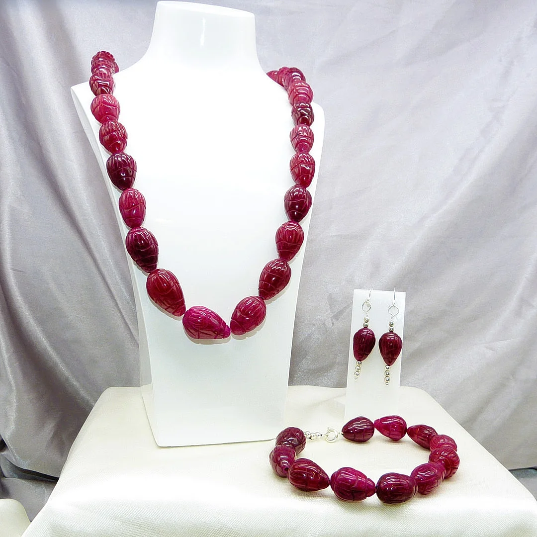 RECONSTITUTED RUBY JEWELLERY SUITE. — Jewellery Suites — Rumsey’s Auctioneers