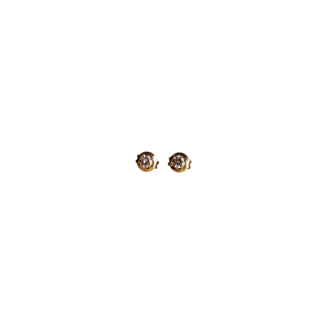 Pendientes en oro 18 K y diamantes. — Earrings — Barcelona Auctions