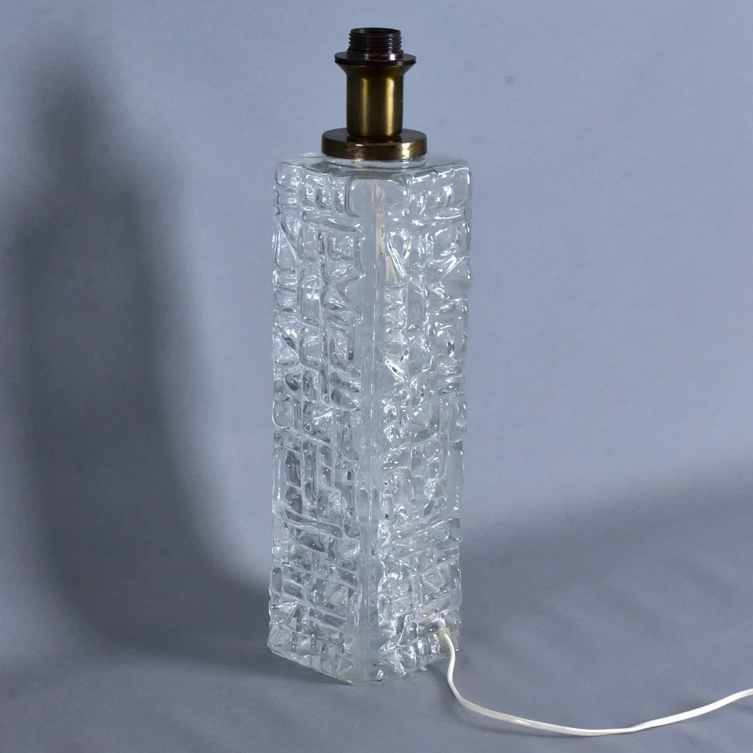 HENRIK BLOMQVIST. Bordslampa, glas med mässingsfattning, Stilarmatur Tranås, 1960/70-tal. — Table Lamps — Halmstads Auktionskammare