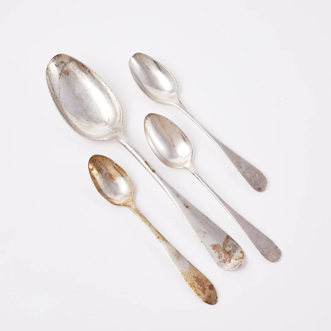 SKEDAR, 4 st. silver, 917/1000, 1800-talets andra hälft, Malta. — Silver — Stockholms Auktionsverk Sickla