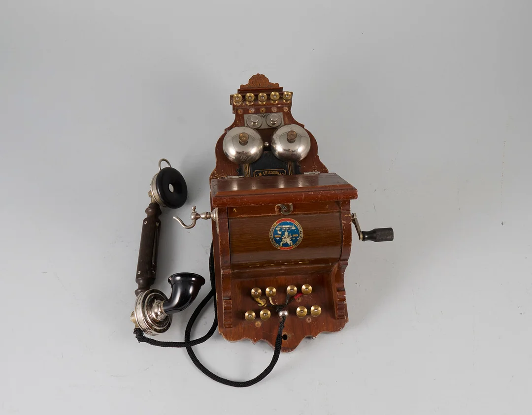 Väggtelefon, L M Ericsson, 1900-talets första hälft. — Technica & Nautica — Metropol Auktioner