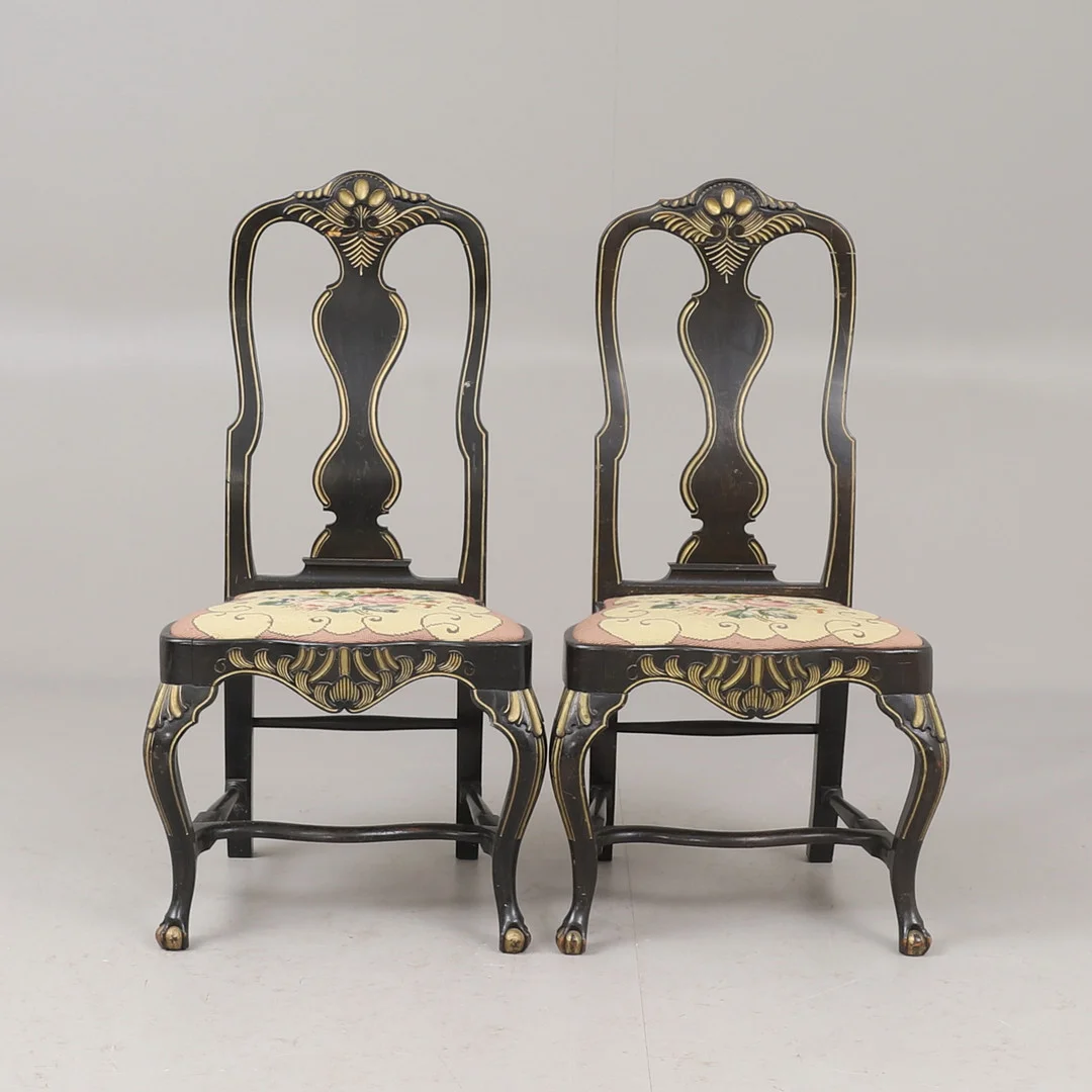 STOLAR, ett par, barockstil, 1900-tal. — Armchairs & Chairs — RA Auktionsverket Norrköping