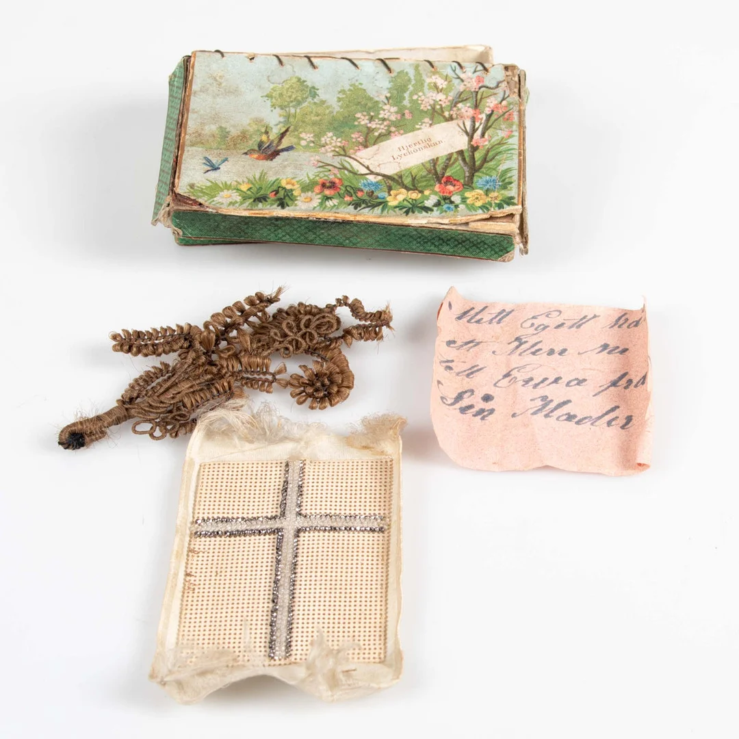 HÅRARBETE. 1800-talets senare del. — Miscellaneous — Laholms Auktionskammare