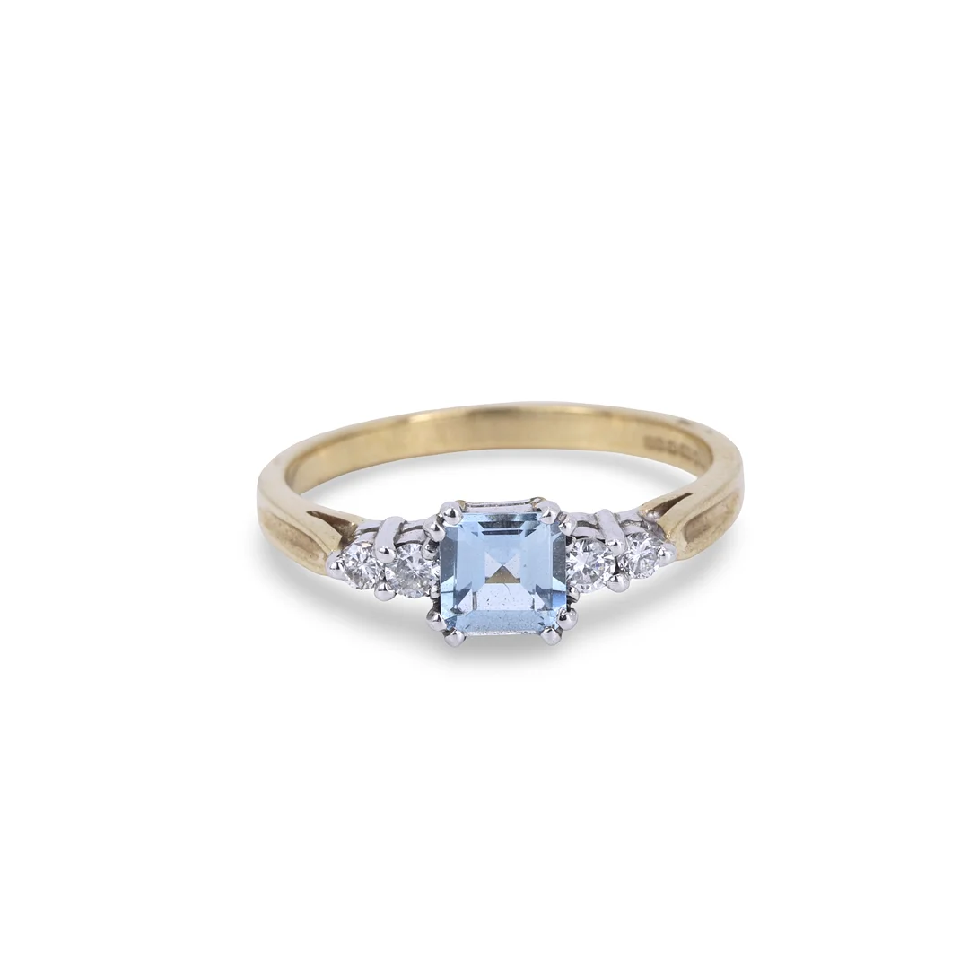 9CT GOLD AQUAMARINE & DIAMOND RING. — Rings — Chalkwell Auctions