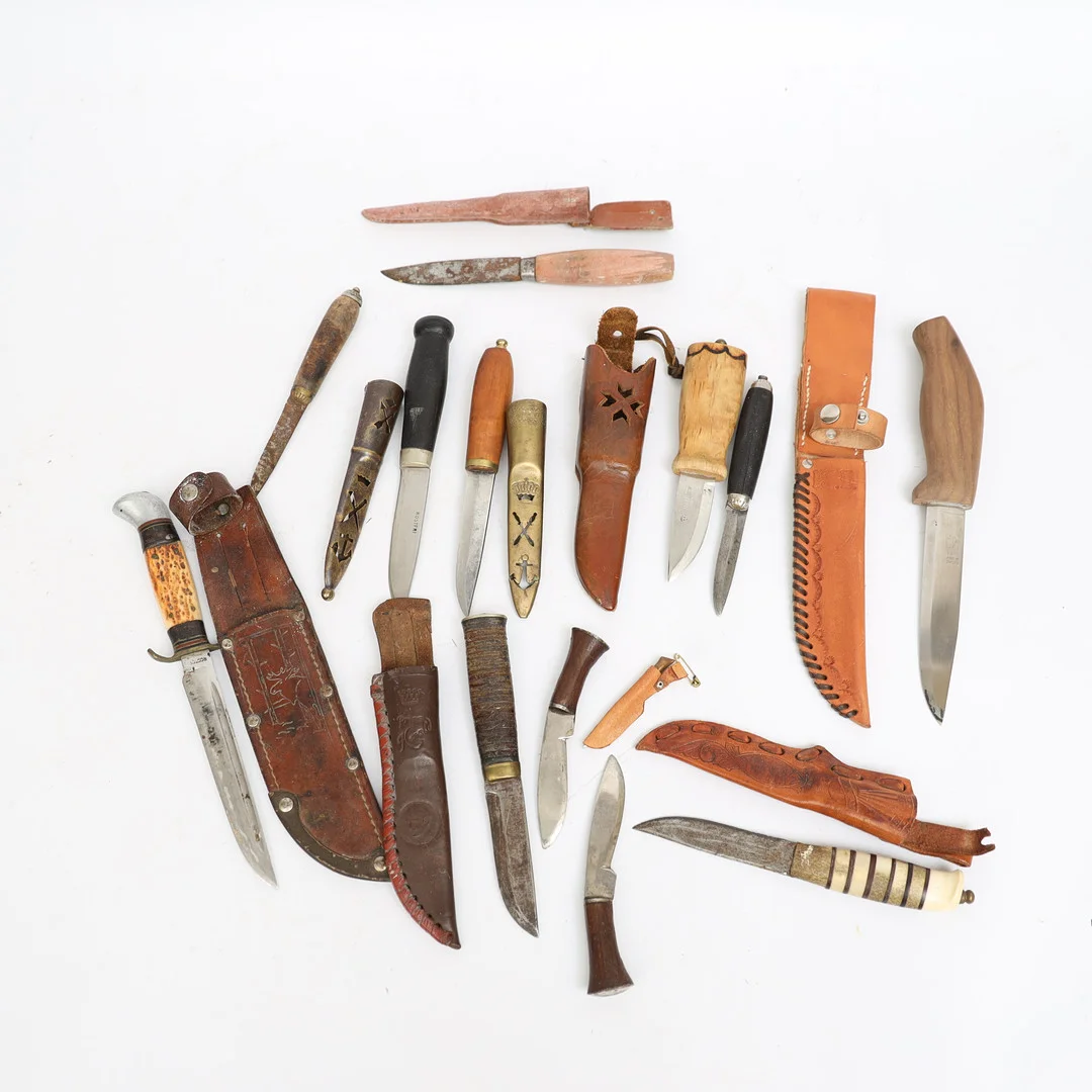 KNIVAR, P holmberg Eskilstuna, JA hellberg eskilstuna, Helle norge, Frosta Mora, med flera. — Edged weapons — Falun Auktionsbyrå