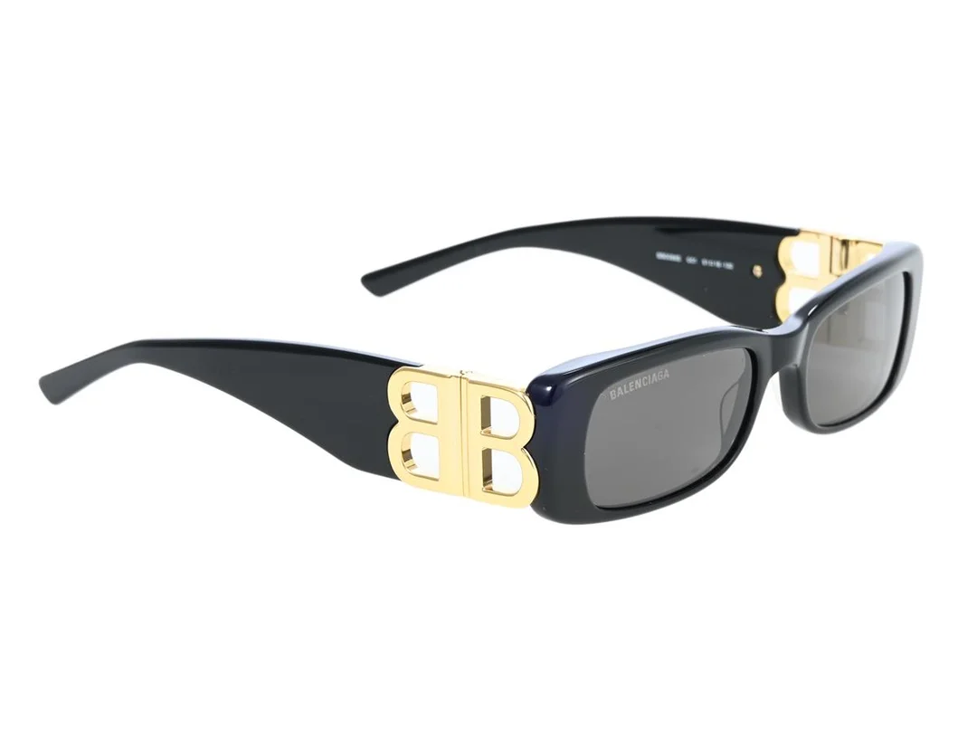 BALENCIAGA, SOLGLASÖGON, BB0096S, 001, 51 18-130, svarta bågar, guldfärgade beslag, svart glas, putsduk, originaletui. Excellent Condition. — Accessoarer/Solglasögon — Kaplans