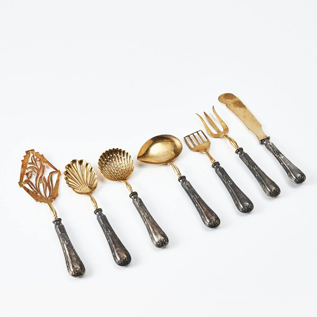 SERVERINGSBESTICK, 7 delar, nysilver och förgylld metall. — Silver plated — Stockholms Auktionsverk Magasin 5