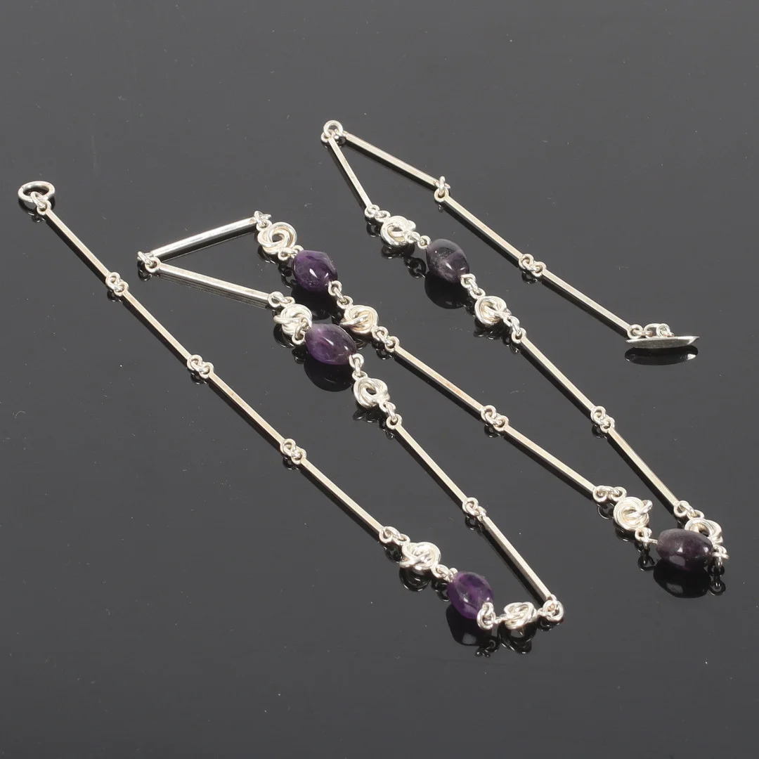 (2610-202) COLLIER, silver, med lila ametister, Arvo Saarela, Enköping. 1975. — Necklace — Stadsauktion Sundsvall