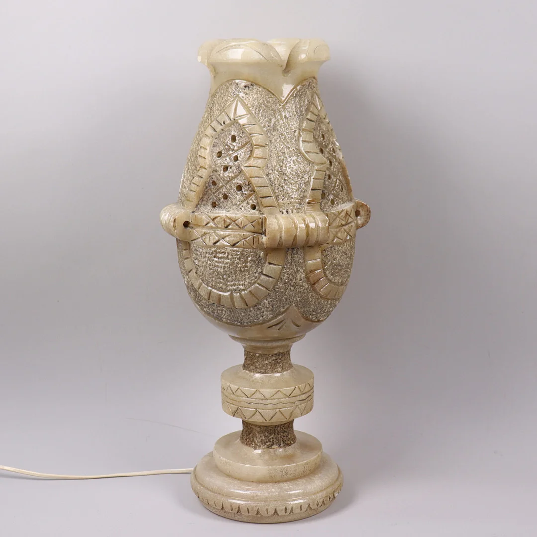 BORDSLAMPA, alabaster, 1960/70-tal. — Table Lamps — Markus Auktioner