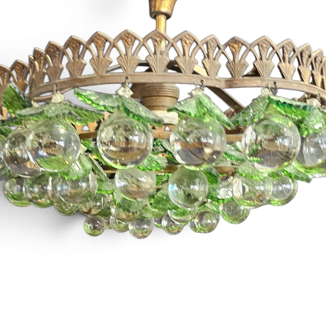 Antigua lámpara de techo de bolas y hojas de cristal con estructura de corona. — Ceiling lights — Arce Auctions