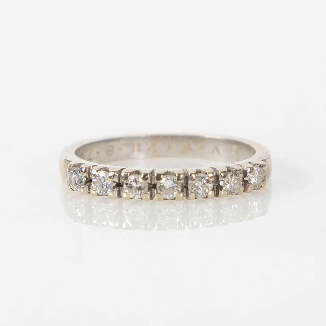 RING, 18K vitguld med briljantslipade diamanter, totalt 0.35 ct. — Rings — Stockholms Auktionsverk Helsingborg