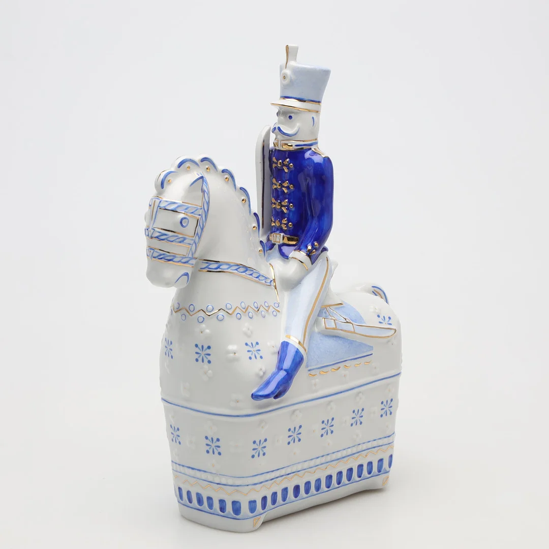 FIGURIN, porslin, ryttare, Hollohaza, Ungern. — European — Borås Auktionshall