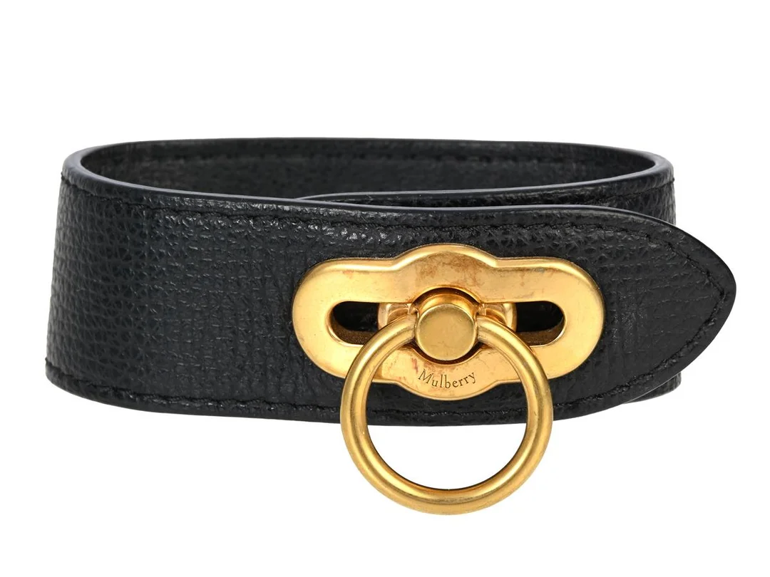 ARMBAND, MULBERRY, Amberley Bracelet, svart läder, guldfärgade beslag, längd 19 cm, bredd 3 cm, kvitto från 2018, ask. — Smycken/Armband — Kaplans