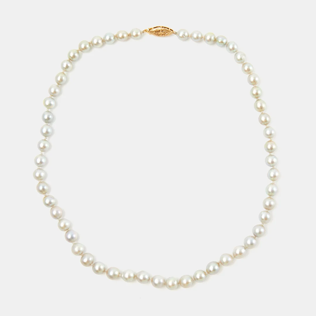 PÄRLCOLLIER, lås i 14 k guld, odlade saltvattenspärlor, ca 6,3-6,9 mm, utländska stämplar. — Necklace — Stockholms Auktionsverk Sickla