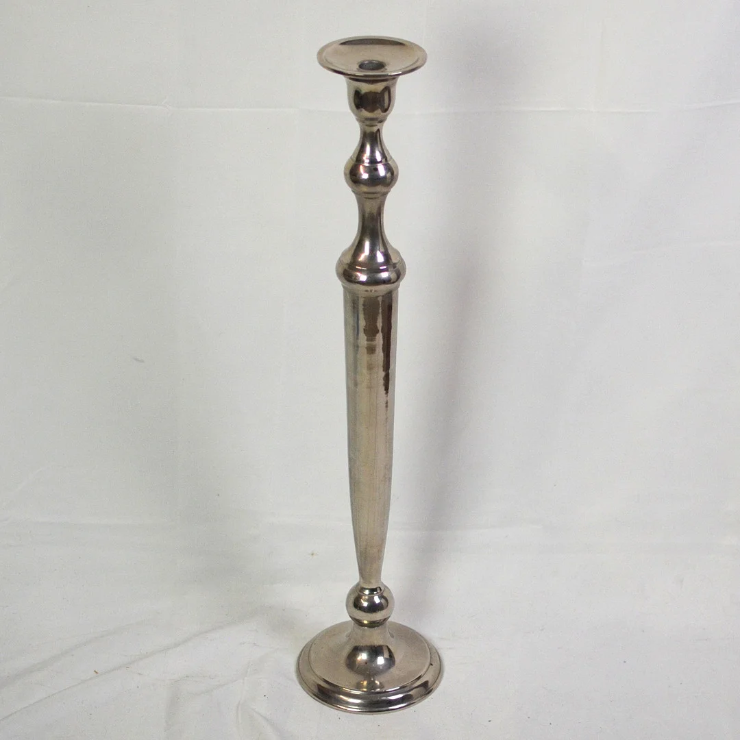 GROSSER KERZENLEUCHTER, METALL, VERSILBERT, UM 1950, HÖHE: CA. 71,5 CM. — Candlesticks — Kunst- und Auktionshaus Kleinhenz