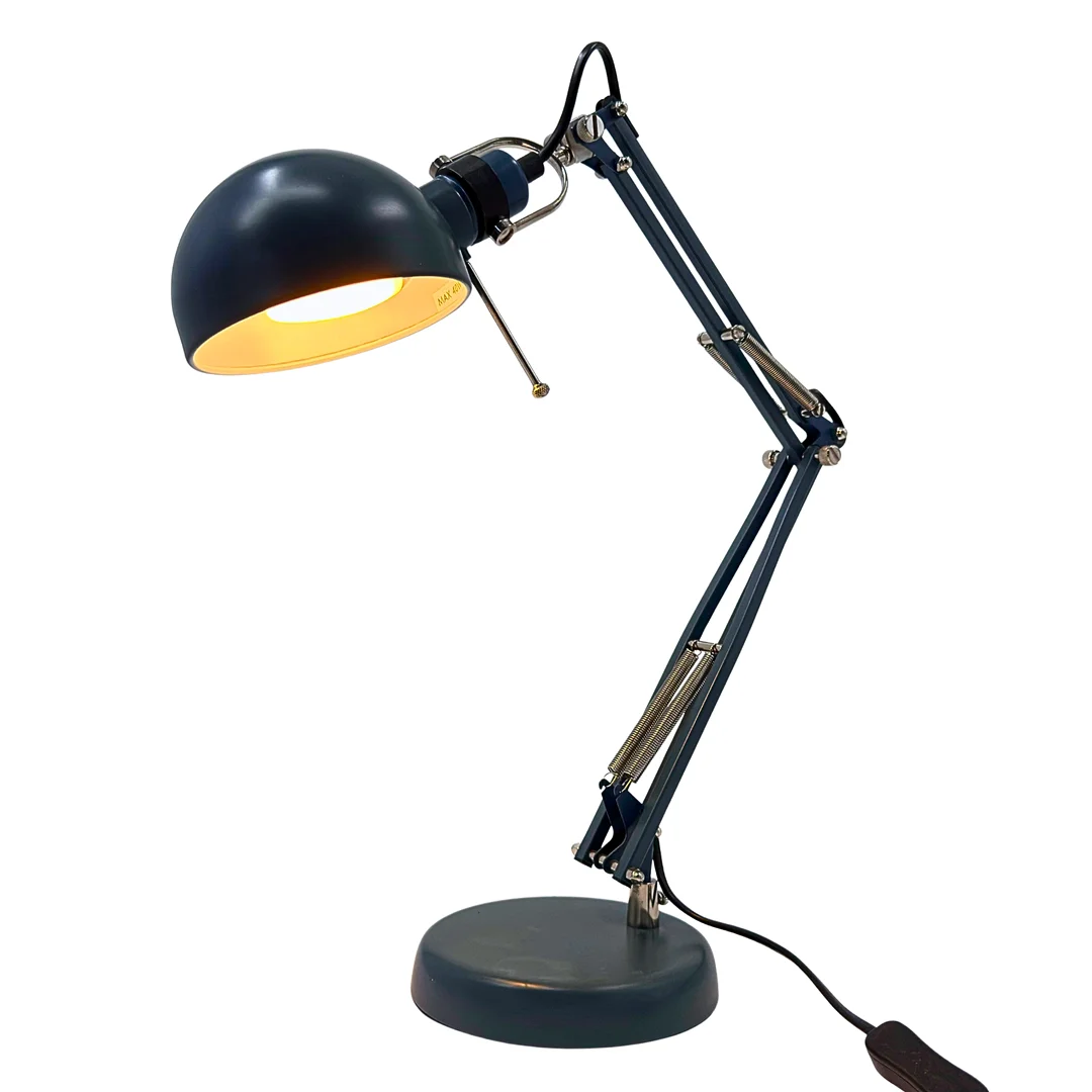 BLAUE FORSÅ ARBEITSLEUCHTE MIT VERSTELLBAREM UND DREHBAREM ARM. — Table Lamps — Auktionshaus Stuber's Hammerschlag