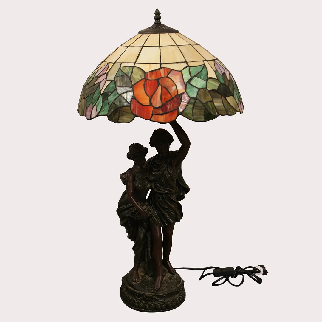 BORDSLAMPA, TIFFANY STIL. Konstmassa med bronserad yta. En ljuskälla. 1900-talets sista fjärdedel. — Table Lamps — Limhamns Auktionsbyrå