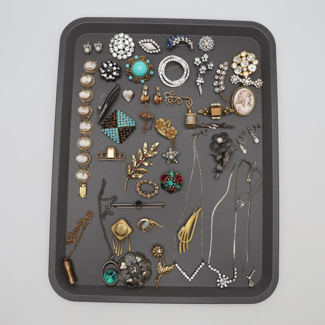 PARTI BIJOUTERIER. — Costume Jewellery — Borås Auktionshall