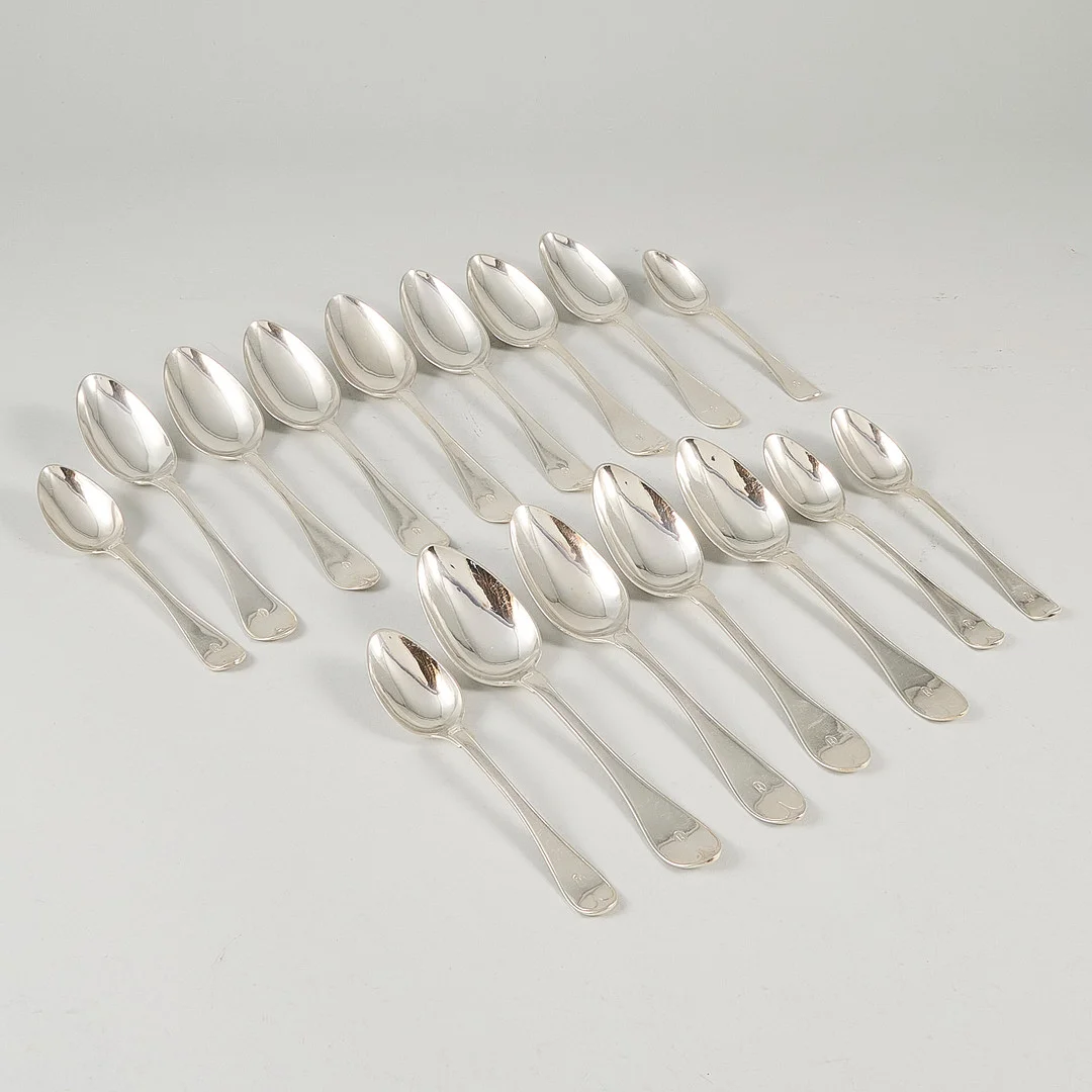 MATSKEDAR, silver, 16 st, 17/1800-tal, med monogram. — Silver — Metropol Auktioner
