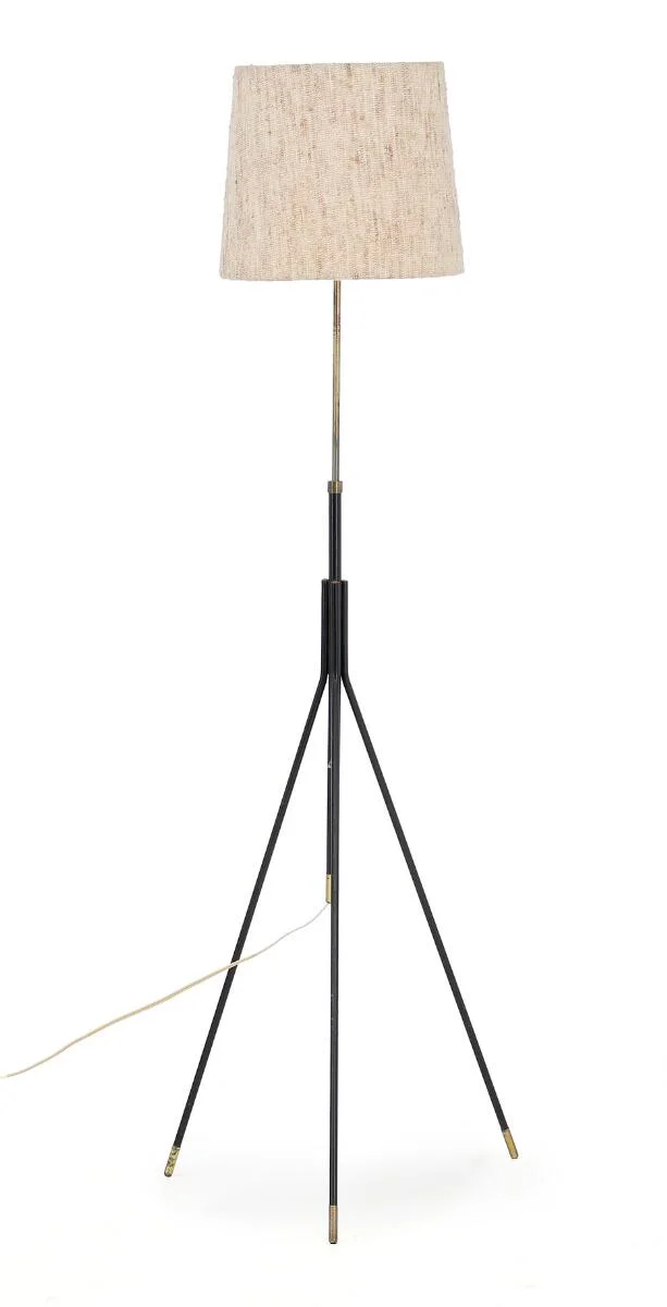 Danish design: Height adjustable floor lamp of black lacquered metal and brass. Shade of fabric. H. Max. 150 cm. — Modern Lighting — Bruun Rasmussen