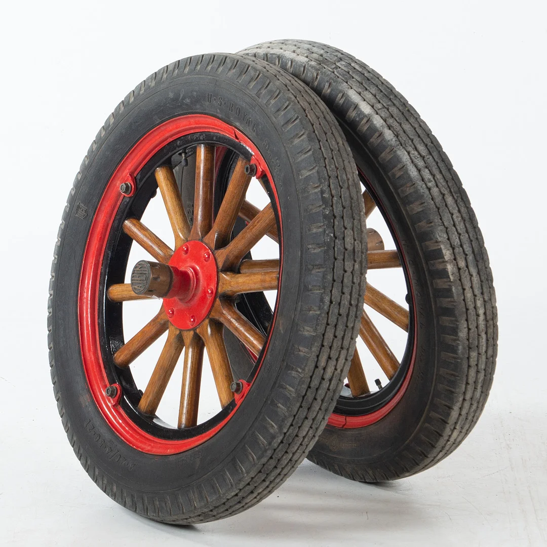 HJUL, 2+1 st, veteranfordon, möjligen Ford Model T, 1900-talets första hälft. — Car parts — Laholms Auktionskammare