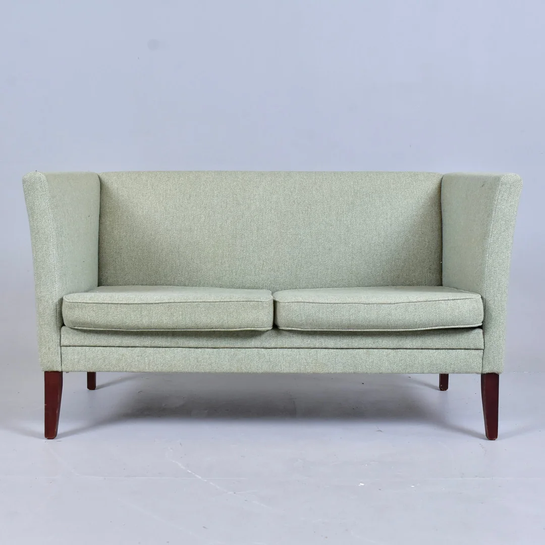 SOFFA, tvåsits, Danmark, 1900-tal. — Sofas & Seatings — Halmstads Auktionskammare