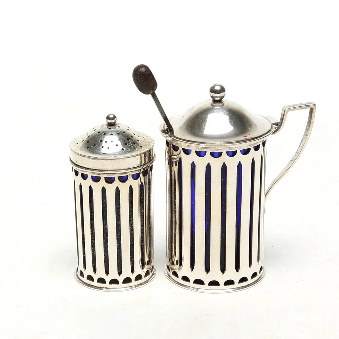 SALTSTRÖARE och BURK, silver, med glasinsats och nysilversked. — Silver — Kalmar Auktionsverk