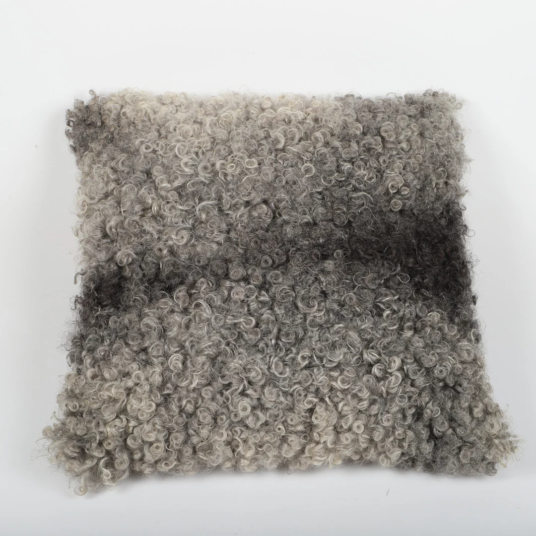 KUDDE, fårskinn/ull. — Textiles — Helsingborgs Auktionskammare
